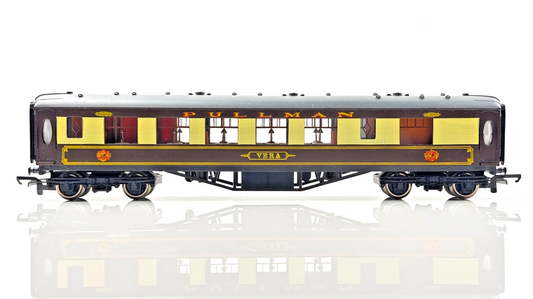 WRENN 00 GAUGE - W6002/V - PULLMAN 1ST CLASS COACH 'VERA' - (WHITE TABLES)