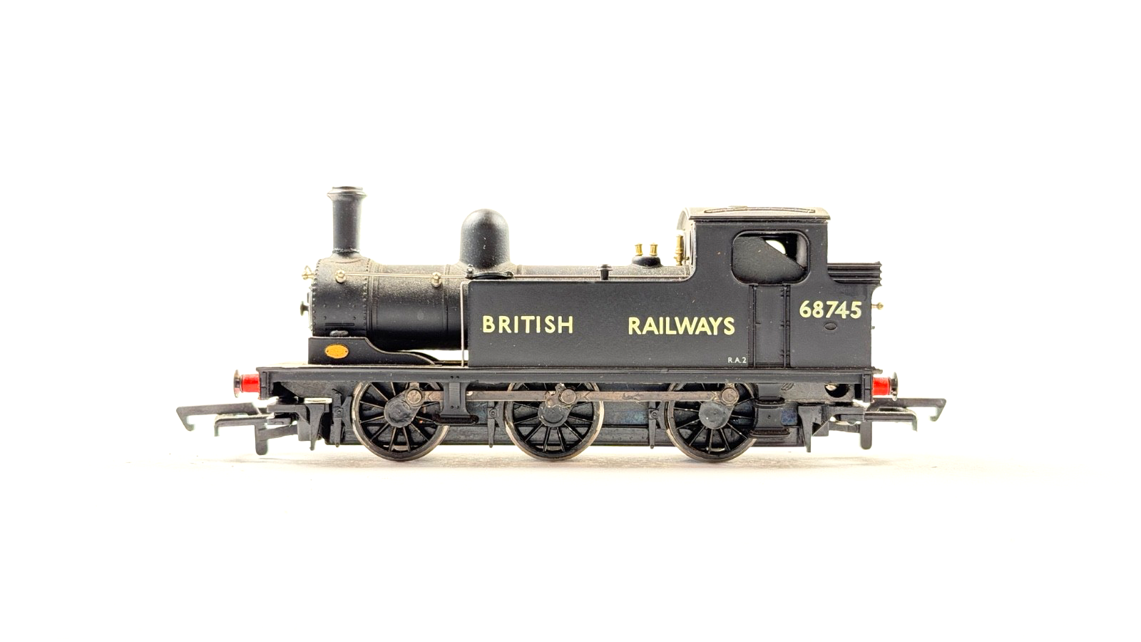 MAINLINE 00 GAUGE - 37-055 - 0-6-0T J72 CLASS TANK LOCOMOTIVE BR BLACK 68745