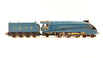 HORNBY 00 GAUGE - R2684 - LNER 4-6-2 CLASS A4 MALLARD GOLD PLATED LTD EDITION