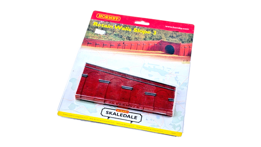 HORNBY 00 GAUGE SKALEDALE - R8707 - RED BRICK RETAIN WALLS SLOPE 3 - CARDED