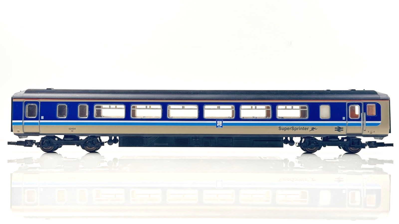 LIMA 00 GAUGE - L204676 - CLASS 156 TWO CAR DMU SUPER SPRINTER WHITBY ENDEAVOUR