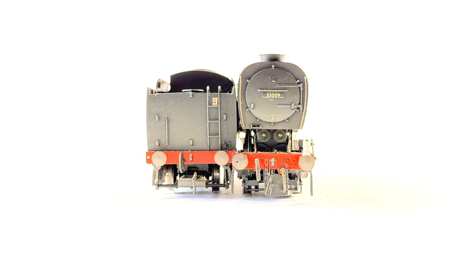 HORNBY 00 GAUGE - R2344 - BR BLACK 0-6-0 CLASS Q1 LOCOMOTIVE 33009 WEATHERED