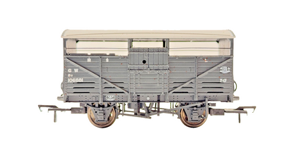 BACHMANN 00 GAUGE - 37-711 - 8T GW GREAT WESTERN CATTLE WAGON - IMPERFECT