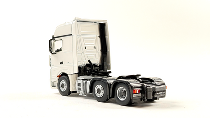 WSI 1/50 SCALE - 03-1135 - MERCEDES MP4 GIGA 6X2 PLAIN WHITE TRACTOR CAB BOXED