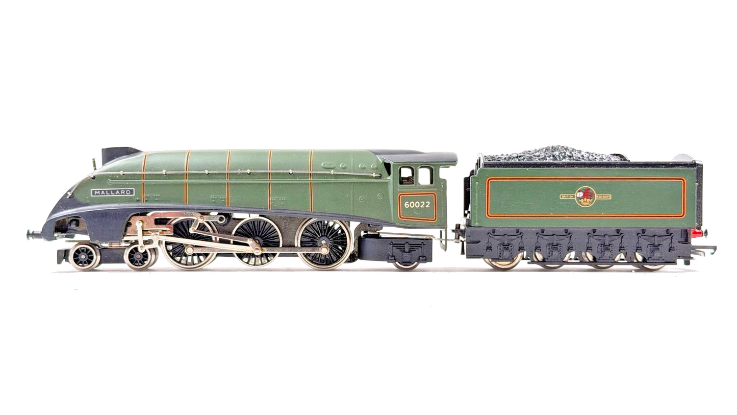WRENN 00 GAUGE - W2211 - BR 4-6-2 CLASS A4 MALLARD GREEN 60022 - NEEDS SERVICE