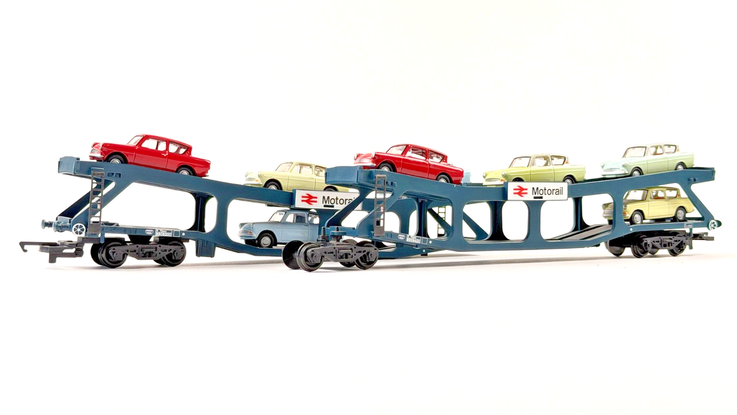 HORNBY 00 GAUGE - R6397 - MOTORAIL CAR TRANSPORTER INC 8 CARS BOXED