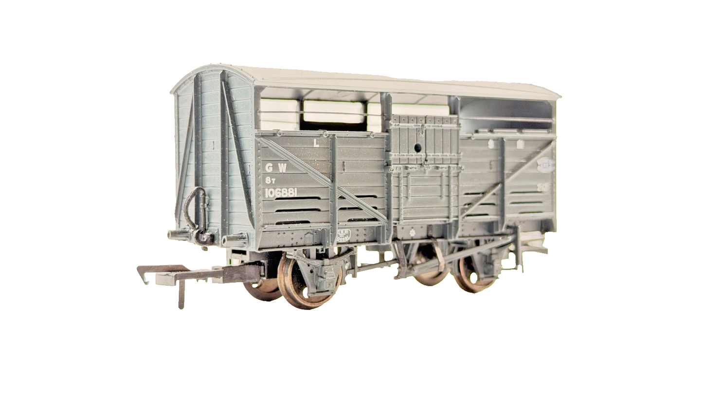 BACHMANN 00 GAUGE - 37-711 - 8T GW GREAT WESTERN CATTLE WAGON - IMPERFECT