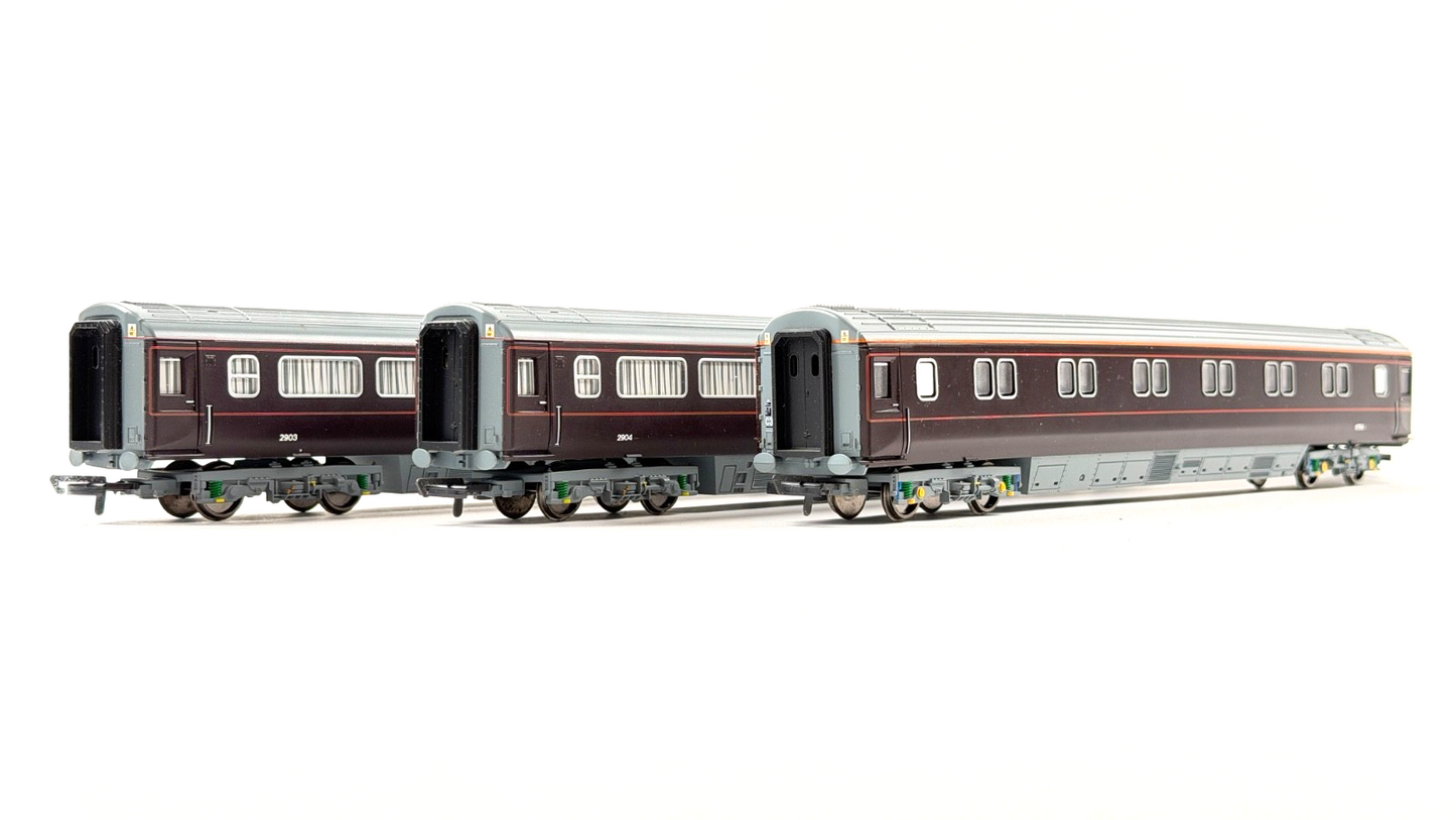 HORNBY 00 GAUGE - RAKE OF 3 ROYAL TRAIN MK3 PASSENGER COACHES W/SLEEPER UNBOXED