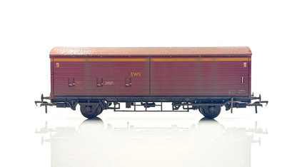BACHMANN 00 GAUGE - 38-125A - 35 TON VBA SLIDING DOOR BOX VAN EWS TMC WEATHERED