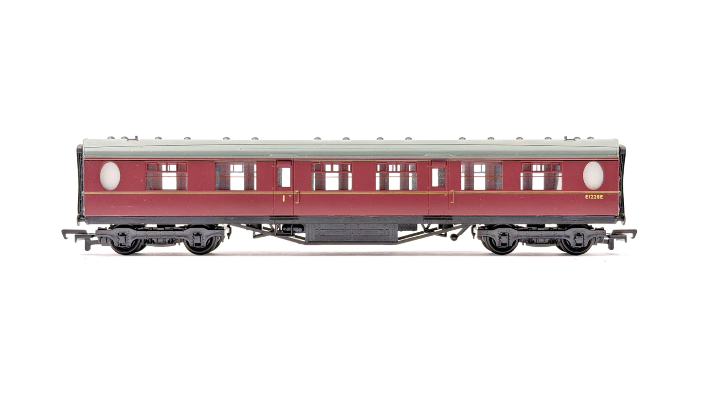 BACHMANN 00 GAUGE - RAKE OF 2 BR MAROON THOMPSON PASSENGER COACHES UNBOXED