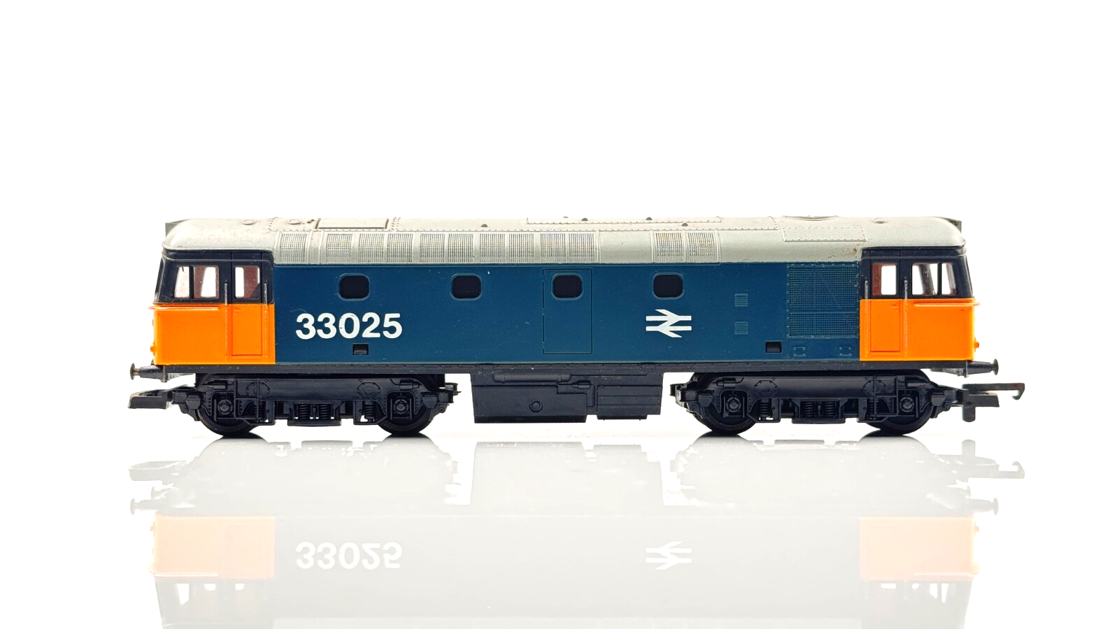 LIMA 00 GAUGE - CLASS 33 DIESEL 33025 LARGE LOGO BLUE YELLOW - BOXED
