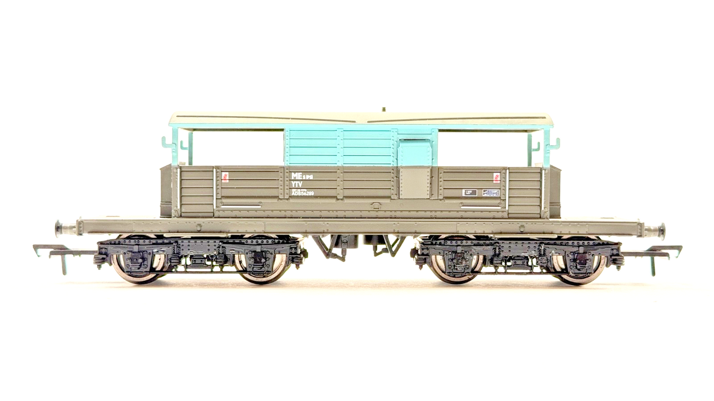 BACHMANN 00 GAUGE - 33-825X - QUEEN MARY BRAKE VAN DEPARTMENTAL GREY (KERNOW) UB