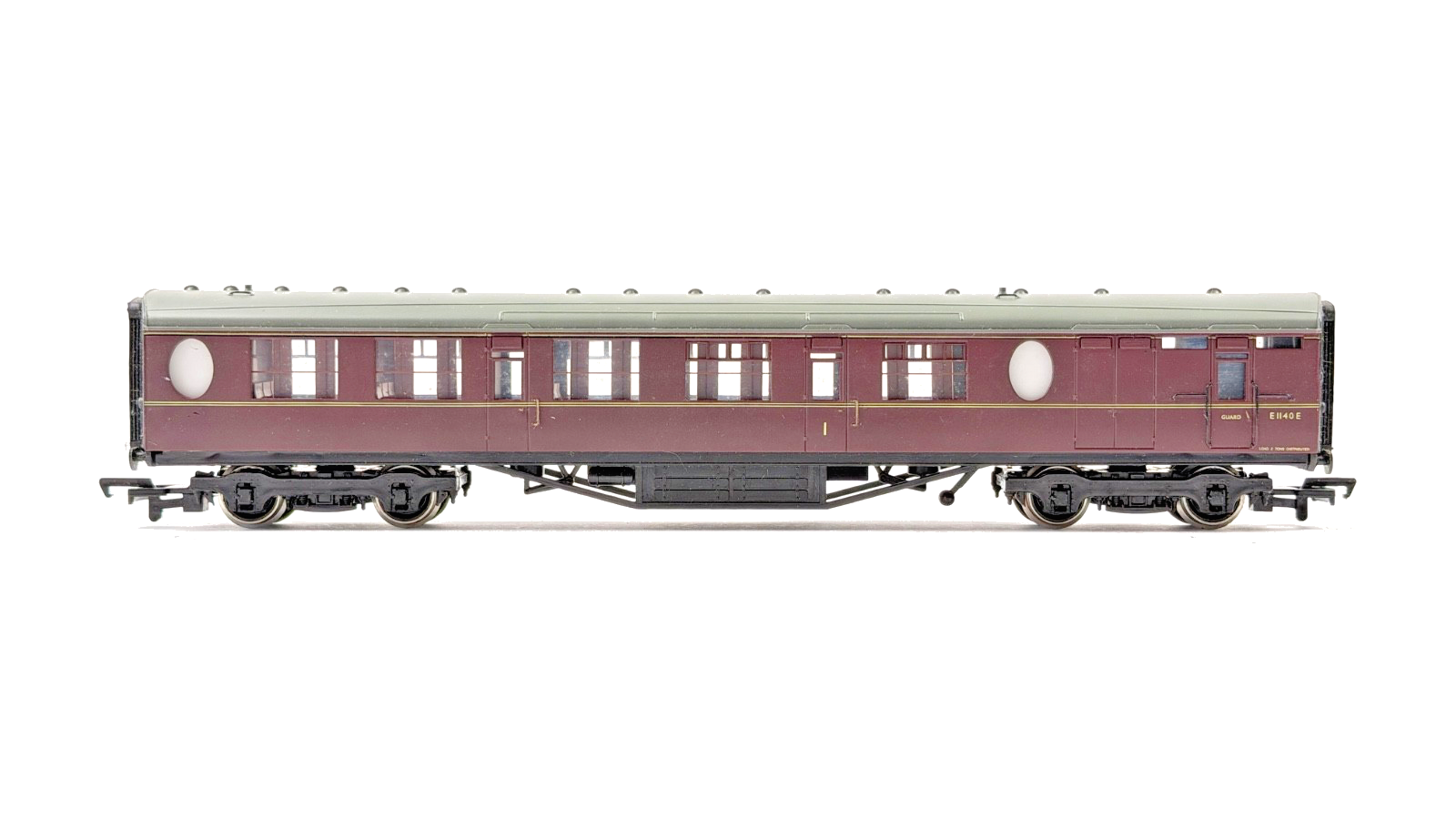 BACHMANN 00 GAUGE - RAKE OF 2 BR MAROON THOMPSON PASSENGER COACHES UNBOXED
