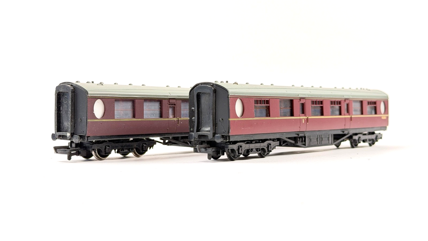 BACHMANN 00 GAUGE - RAKE OF 2 BR MAROON THOMPSON PASSENGER COACHES UNBOXED