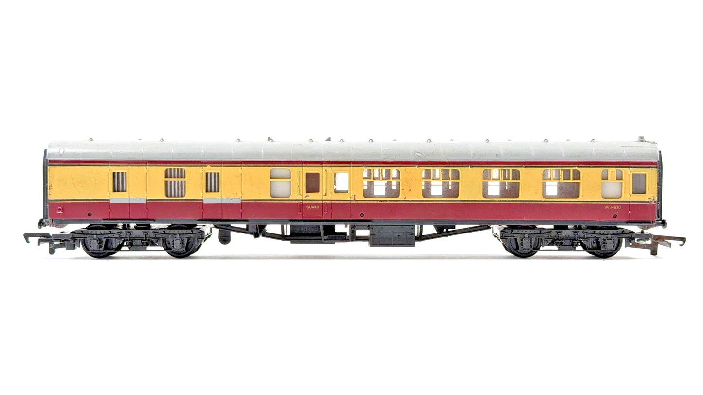 MAINLINE 00 GAUGE - BR CRIMSON CREAM BSK BRAKE SECOND COACH W34820 UNBOXED