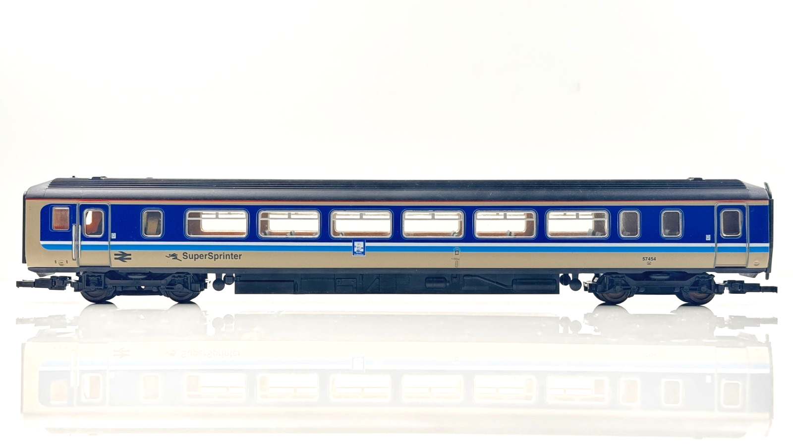 LIMA 00 GAUGE - L204676 - CLASS 156 TWO CAR DMU SUPER SPRINTER WHITBY ENDEAVOUR