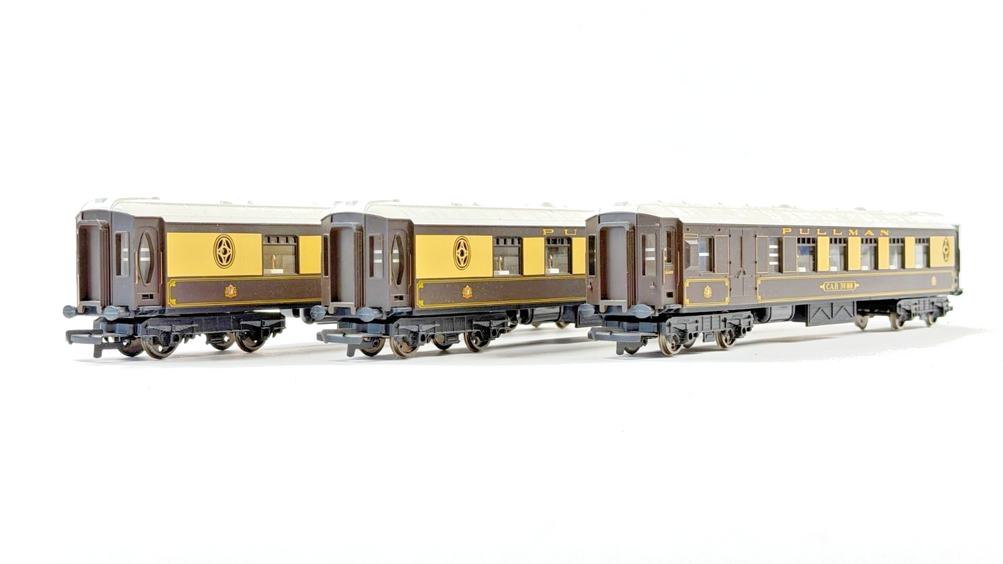 HORNBY 00 GAUGE - R1162 - RAKE OF 3 VSOE PULLMAN PASSENGER COACHES - UNBOXED